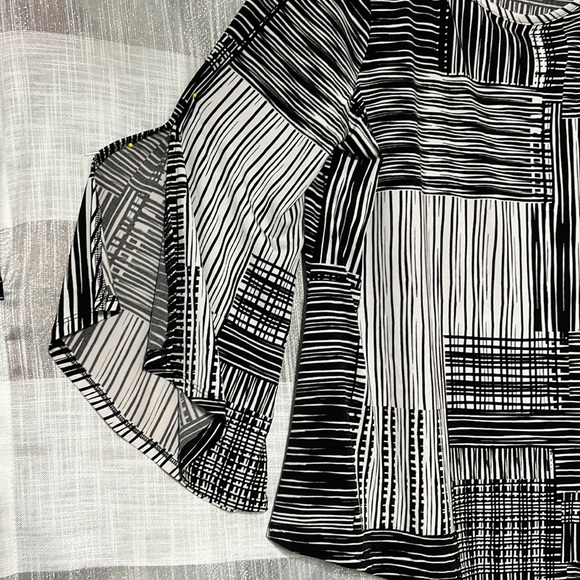 Avenue Plus Long V Shape Blouse - Picture 4 of 8